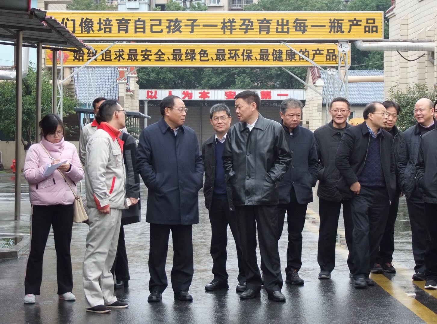 主席叶建,何家虎,安庆市经开区管委会主任吴三九等领导一行率市经信委